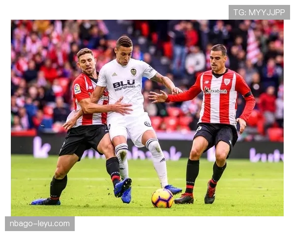 霍奇森掌舵水晶宫，状态回暖剑指英超新辉煌